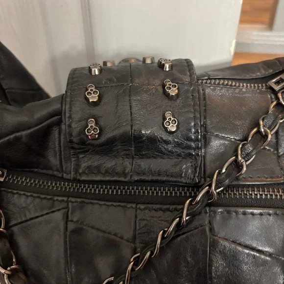 Gothic Black Leather Crossbody Bag with Skull Embellishments - Picture 8 of 8